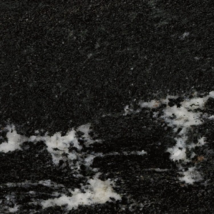 Dunkler Stein mit weißen und grauen Einsprengseln.