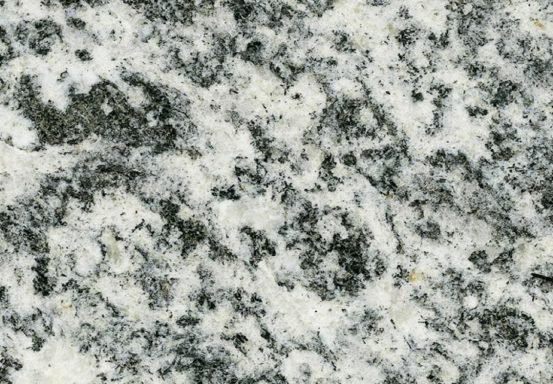 Marmoroberfläche mit grauen, weißen und schwarzen Mustern.