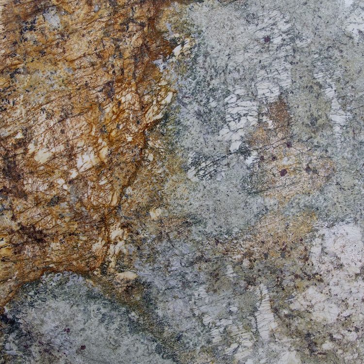 Texturierte Steinoberfläche mit braunen und grauen Farbtönen.